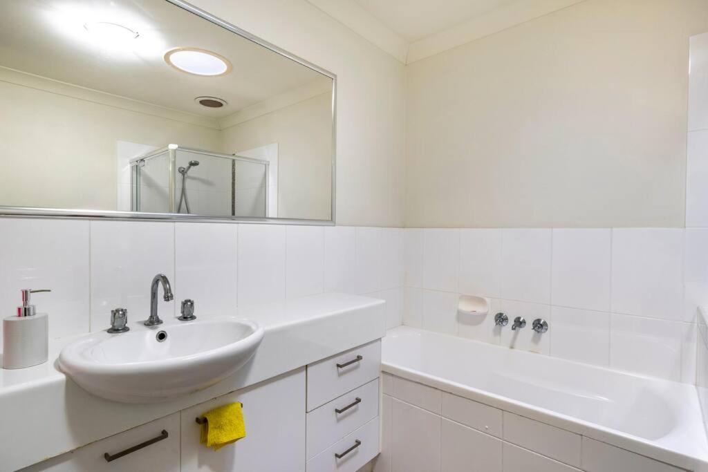 Room With Separate Bath In Shared Homestay Redcliffe Exterior foto