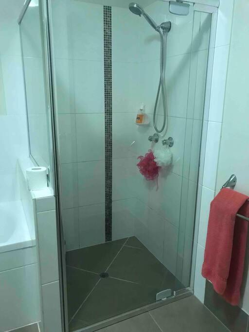 Room With Separate Bath In Shared Homestay Redcliffe Exterior foto
